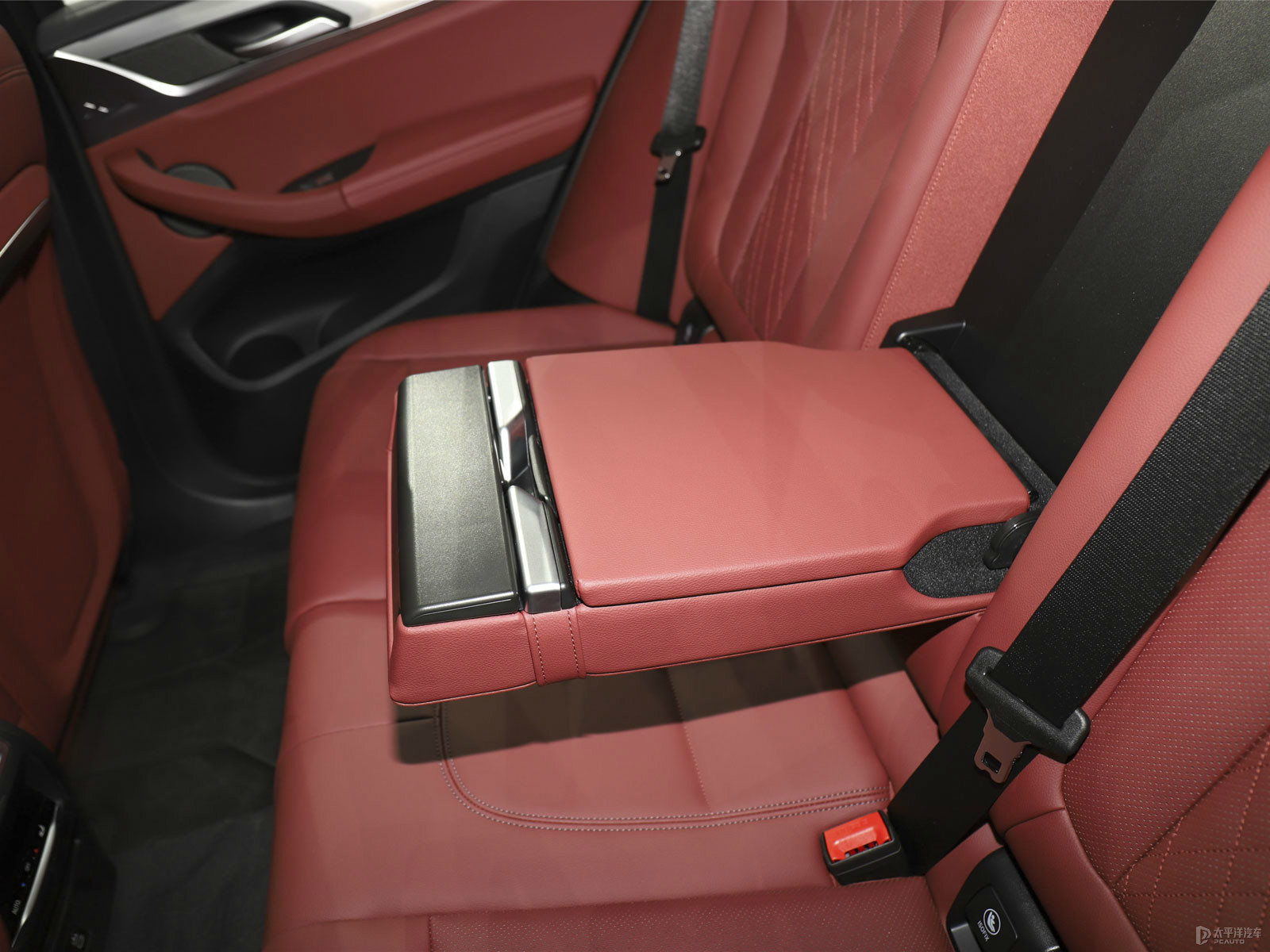 融合豪華與科技 寶馬iX3 2021款改款創領型內飾解析